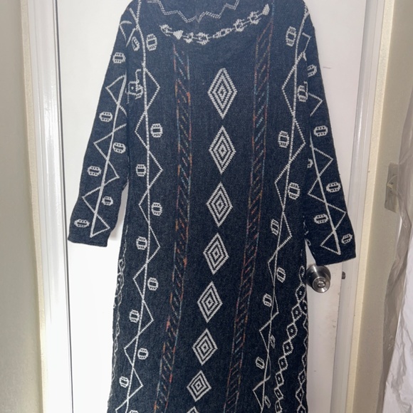 Model France Long Sweater - Picture 6 of 9